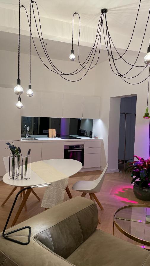 City Apartment Downtown Wina Bagian luar foto