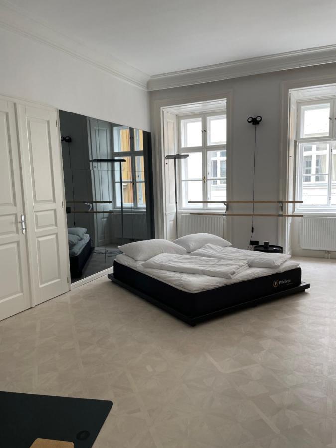 City Apartment Downtown Wina Bagian luar foto